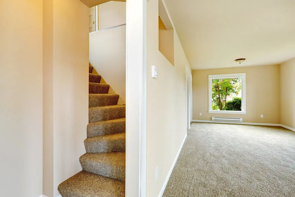 Neutral tone carpet installation