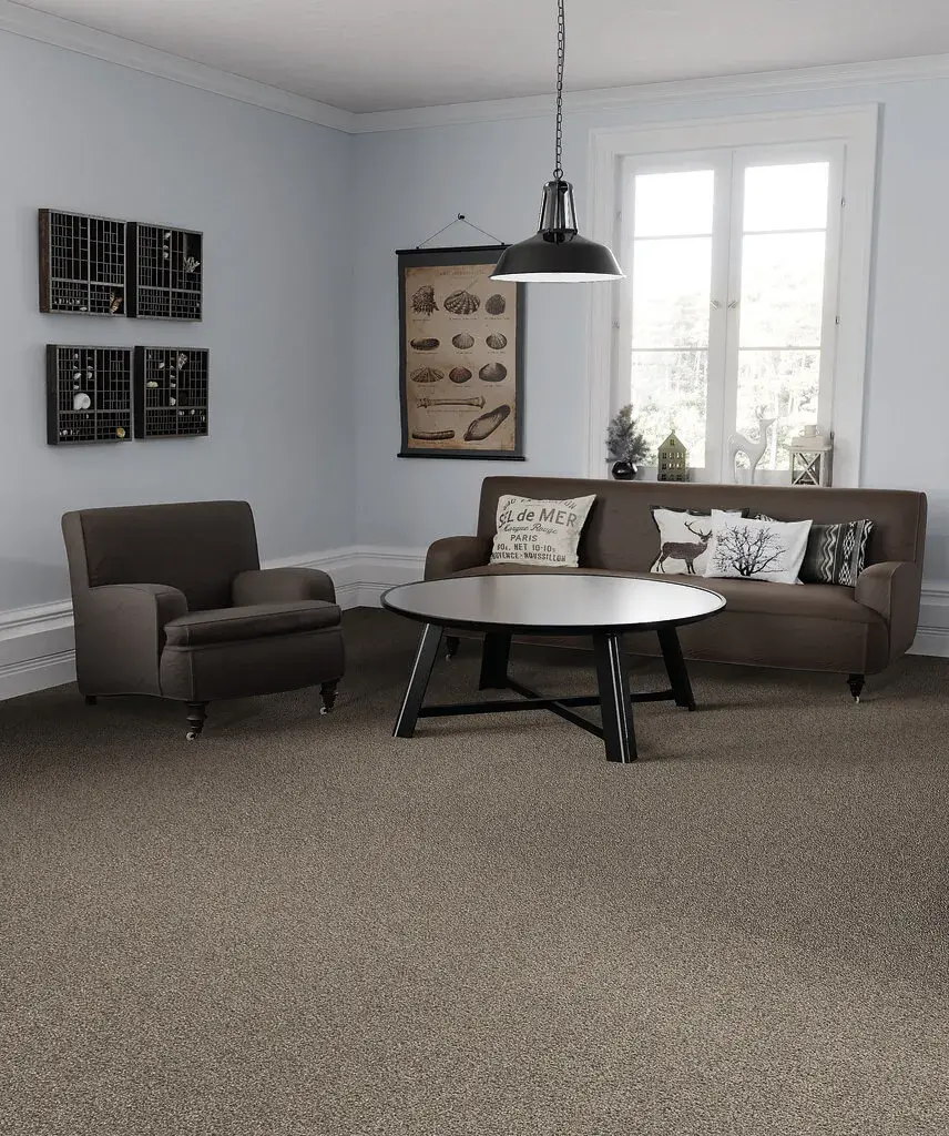 Patterned carpet flooring installation