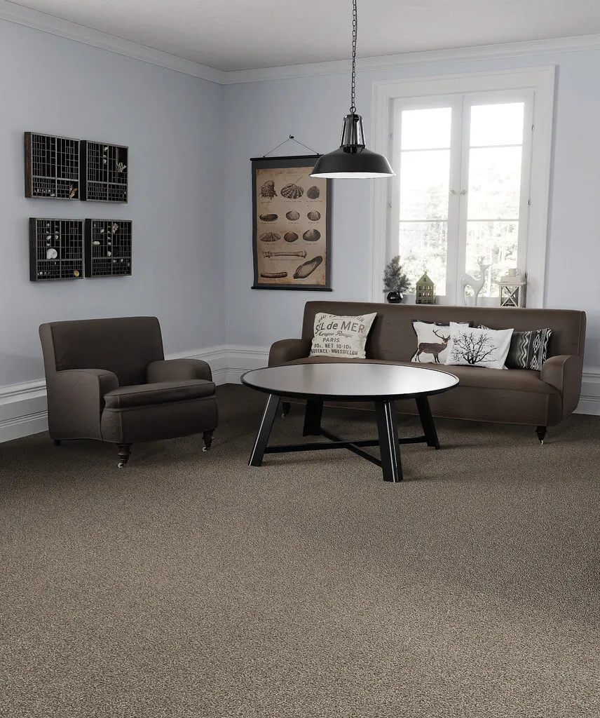 Patterned carpet flooring installation