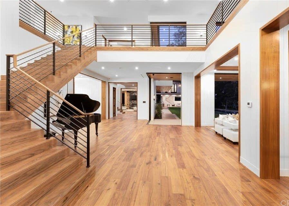 Hardwood floor refinishing in Duluth GA